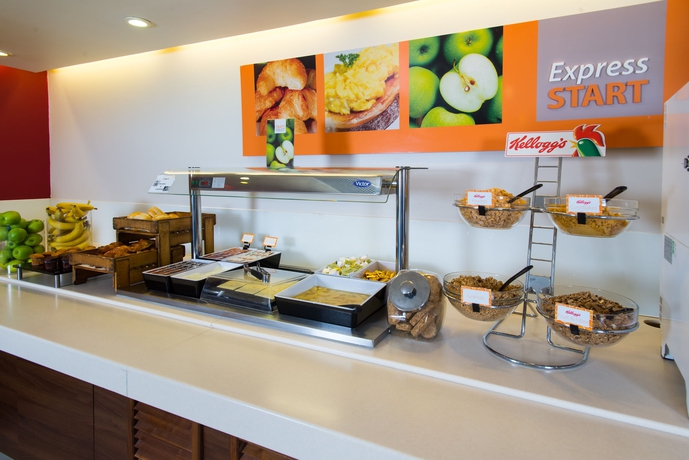 Imagen del bar/restaurante del Hotel Holiday Inn Express Glasgow Airport, An Ihg. Foto 9