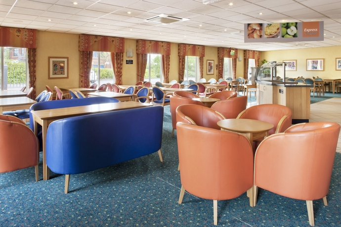 Imagen del bar/restaurante del Hotel Holiday Inn Express Gloucester - South, An Ihg. Foto 4
