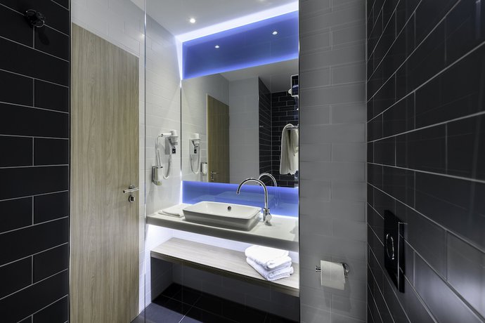 Imagen de la habitación del Hotel Holiday Inn Express Goettingen. Foto 11