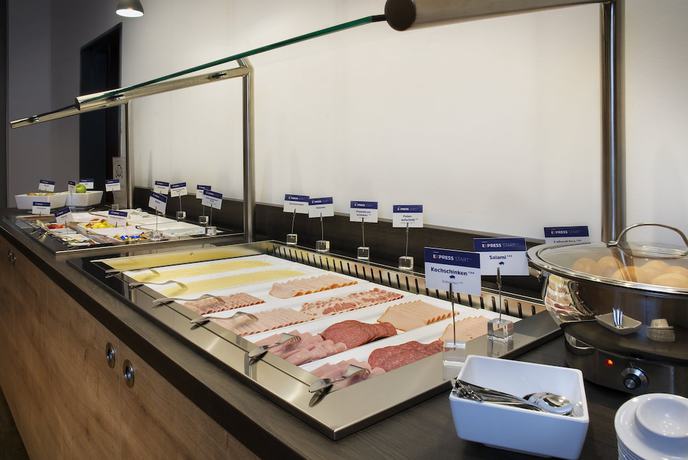 Imagen del bar/restaurante del Hotel Holiday Inn Express Goettingen. Foto 8