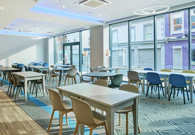 Imagen del bar/restaurante del Hotel Holiday Inn Express Grimsby, An Ihg. Foto 4