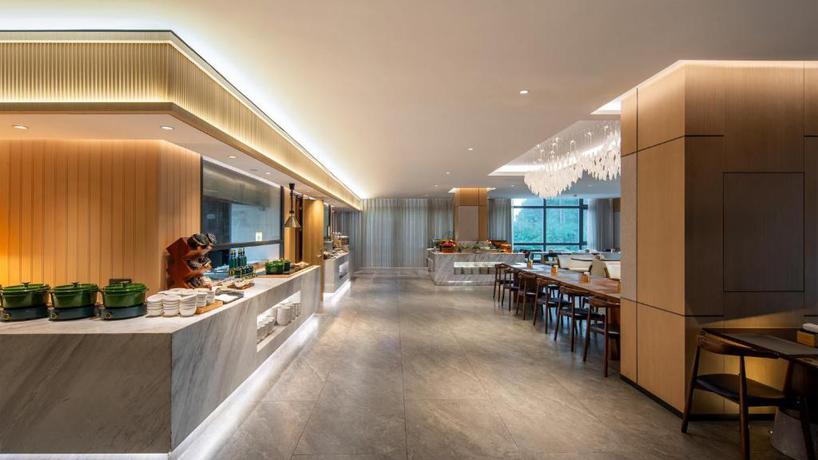 Imagen del bar/restaurante del Hotel Holiday Inn Express Guangzhou Baiyun Airport T2 by IHG. Foto 2