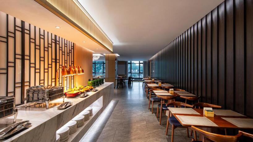 Imagen del bar/restaurante del Hotel Holiday Inn Express Guangzhou Baiyun Airport T2 by IHG. Foto 3