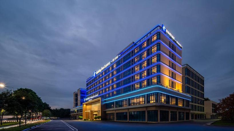 Imagen de los exteriores del Hotel Holiday Inn Express Guangzhou Baiyun Airport T2 by IHG. Foto 7