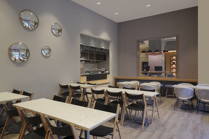 Imagen del bar/restaurante del Hotel Holiday Inn Express Gurugram Sector 50, An Ihg. Foto 6