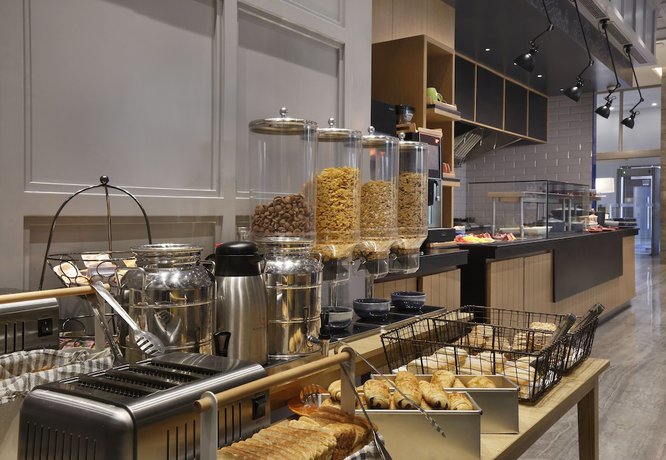 Imagen del bar/restaurante del Hotel Holiday Inn Express Gurugram Sector 50, An Ihg. Foto 7