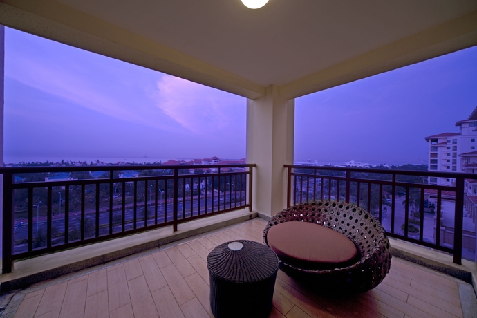 Imagen de los exteriores del Hotel Holiday Inn Express Haikou West Coast, An Ihg. Foto 10