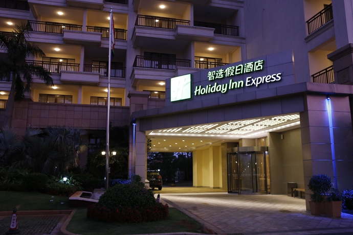 Imagen de los exteriores del Hotel Holiday Inn Express Haikou West Coast, An Ihg. Foto 11