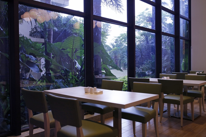 Imagen del bar/restaurante del Hotel Holiday Inn Express Haikou West Coast, An Ihg. Foto 2