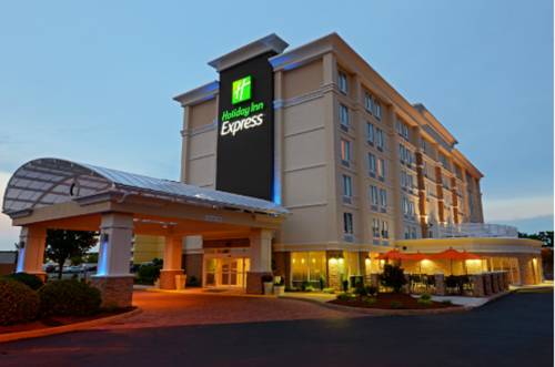 Imagen general del Hotel Holiday Inn Express Hampton - Coliseum Central, An Ihg. Foto 2