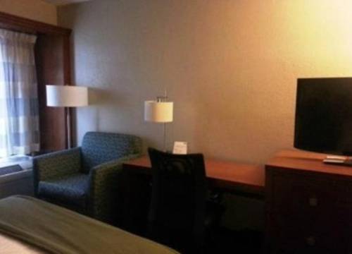 Imagen de la habitación del Hotel Holiday Inn Express Hampton - Coliseum Central, An Ihg. Foto 6
