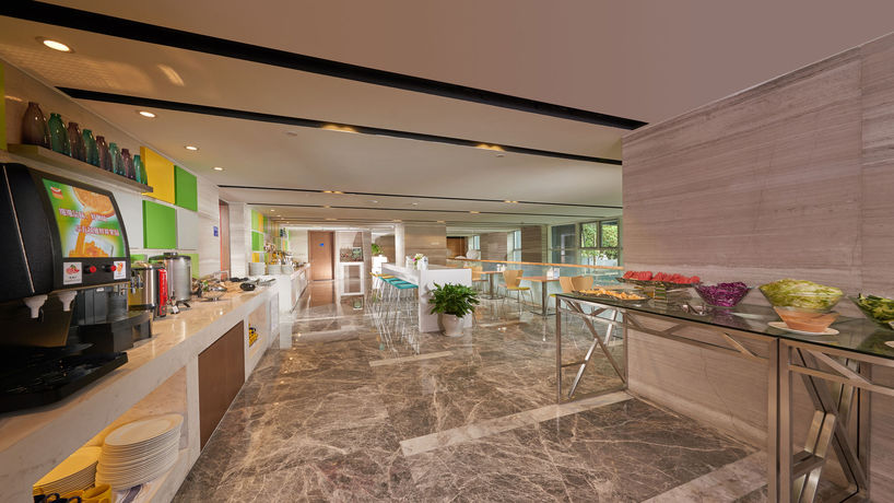 Imagen del bar/restaurante del Hotel Holiday Inn Express Hangzhou Huanglong, An Ihg. Foto 4