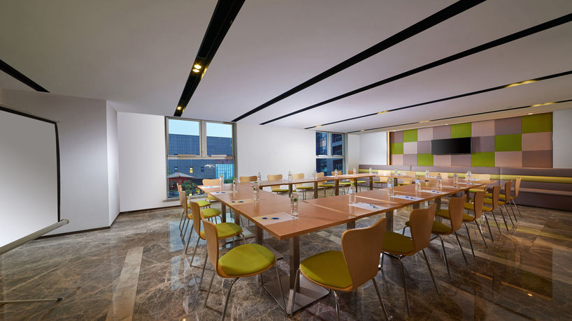 Imagen del bar/restaurante del Hotel Holiday Inn Express Hangzhou Huanglong, An Ihg. Foto 7