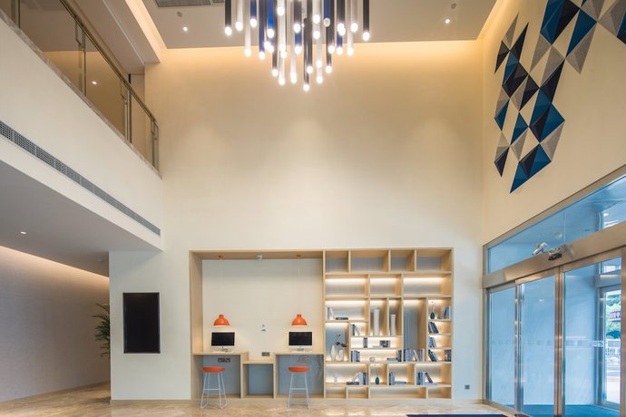 Imagen de los interiores del Hotel Holiday Inn Express Hangzhou Jiuzhou. Foto 9