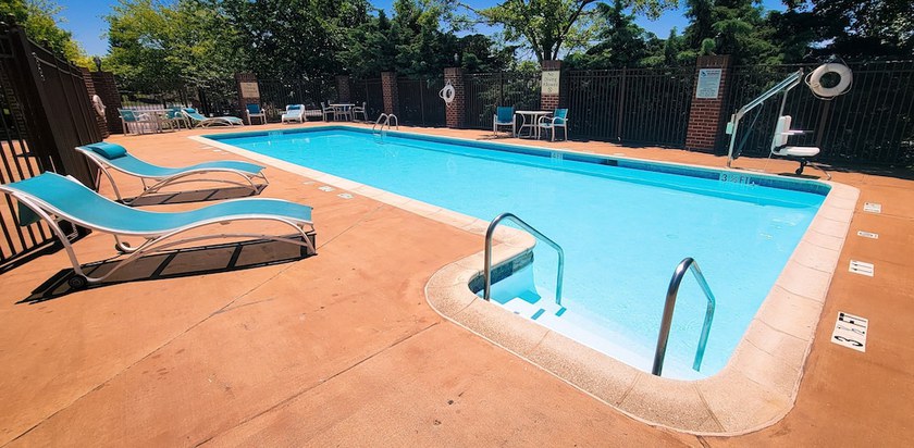 Imagen de la piscina del Hotel Holiday Inn Express Harrisburg East - Hershey Area. Foto 20
