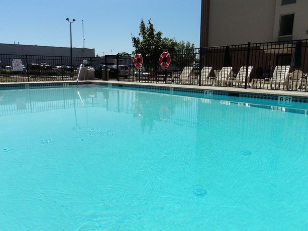 Imagen de la piscina del Hotel Holiday Inn Express Harrisburg Sw - Mechanicsburg. Foto 20