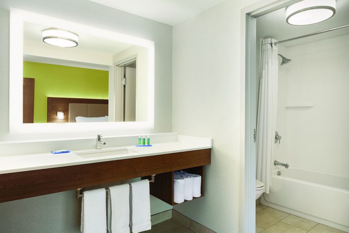 Imagen de la habitación del Hotel Holiday Inn Express Hartford South - Rocky Hill. Foto 11