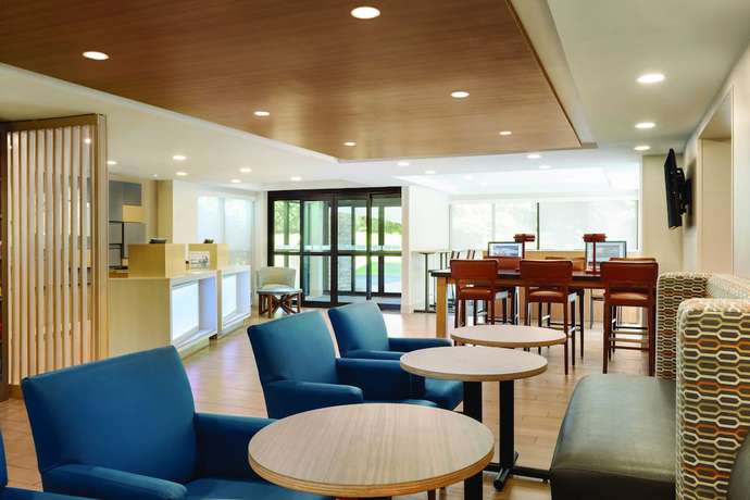 Imagen de los interiores del Hotel Holiday Inn Express Hartford South - Rocky Hill. Foto 18