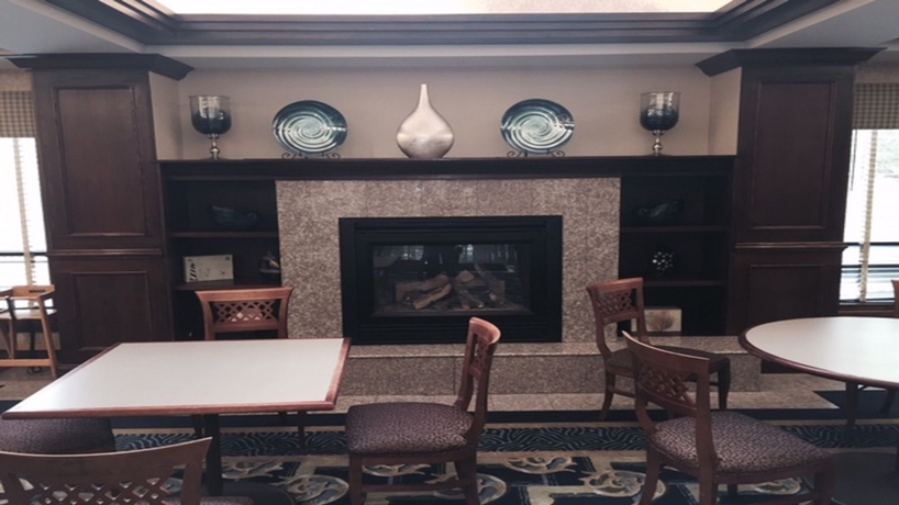 Imagen del bar/restaurante del Hotel Holiday Inn Express Hauppauge-Long Island. Foto 4