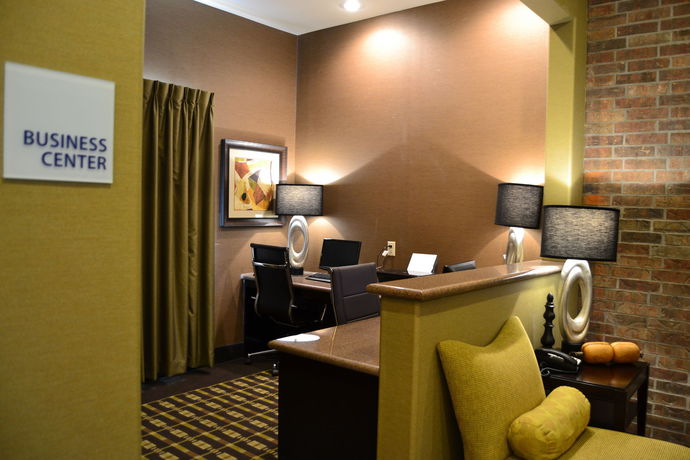 Imagen de los interiores del Hotel Holiday Inn Express Heber Springs. Foto 11
