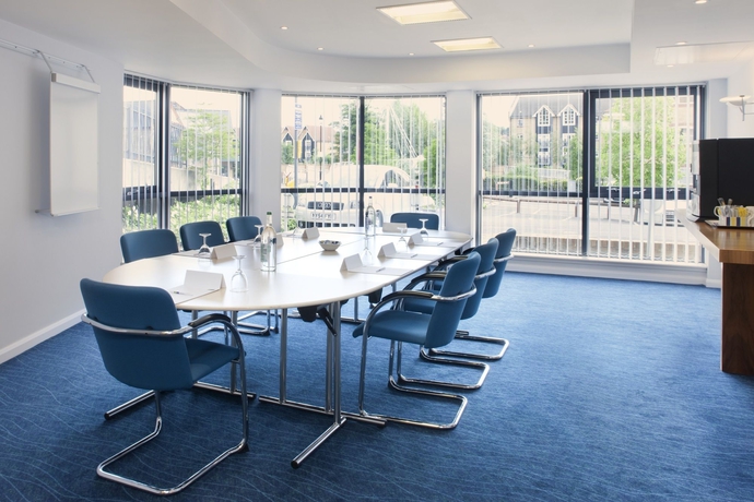 Imagen de los interiores del Hotel Holiday Inn Express Hemel Hempstead, An Ihg. Foto 12