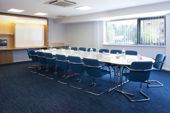 Imagen de los interiores del Hotel Holiday Inn Express Hemel Hempstead, An Ihg. Foto 13