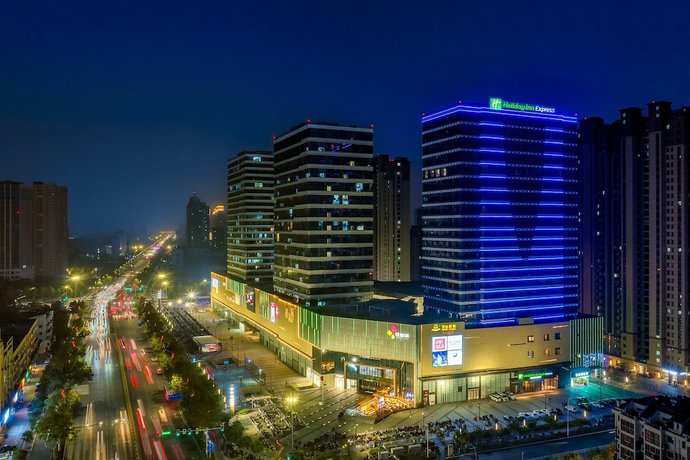 Imagen general del Hotel Holiday Inn Express Heze City Center, an IHG. Foto 1