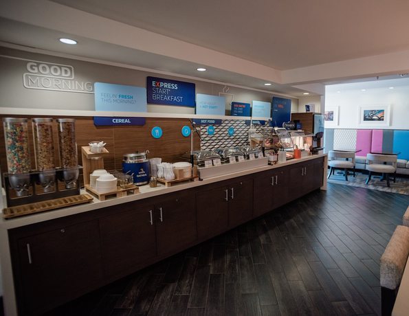 Imagen del bar/restaurante del Hotel Holiday Inn Express Hickory-hickory Mart. Foto 4
