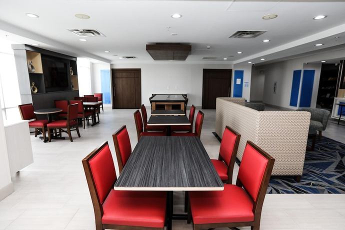 Imagen de los interiores del Hotel Holiday Inn Express Hillsboro I-35. Foto 18