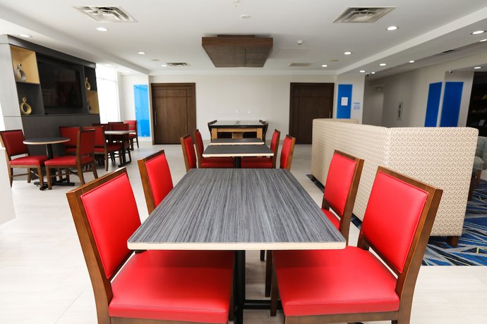 Imagen de los interiores del Hotel Holiday Inn Express Hillsboro I-35. Foto 20