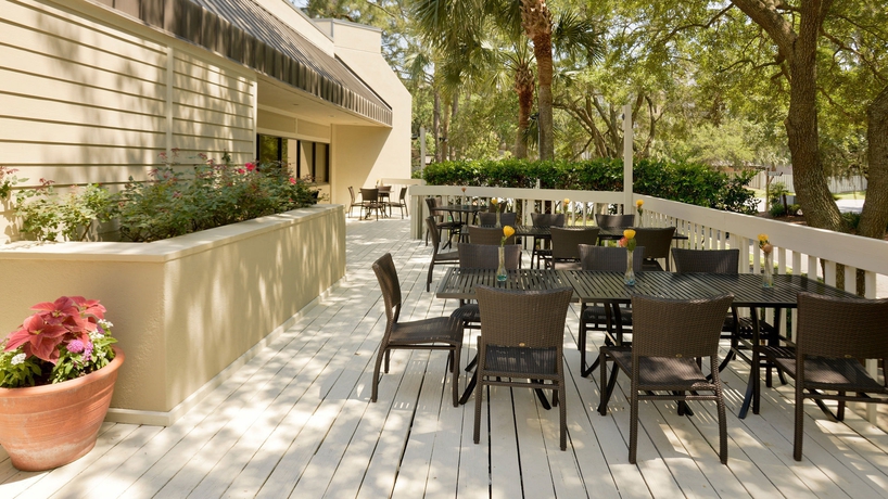Imagen del bar/restaurante del Hotel Holiday Inn Express Hilton Head Island, An Ihg. Foto 4