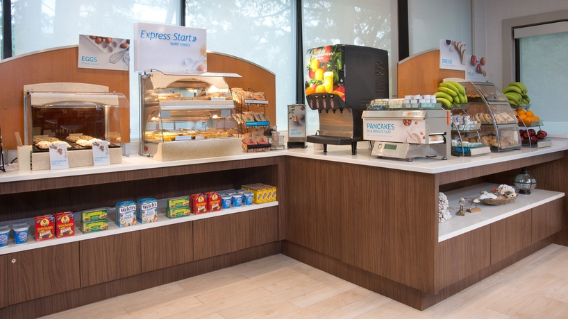 Imagen del bar/restaurante del Hotel Holiday Inn Express Hilton Head Island, An Ihg. Foto 6