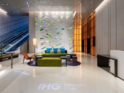 Imagen de los interiores del Hotel Holiday Inn Express Hong Kong Kowloon Cbd2, An Ihg. Foto 10