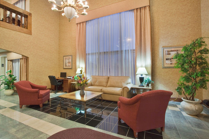 Imagen de los interiores del Hotel Holiday Inn Express Hotel & Suites Wilson - Hayes Place, an IHG Hotel. Foto 9