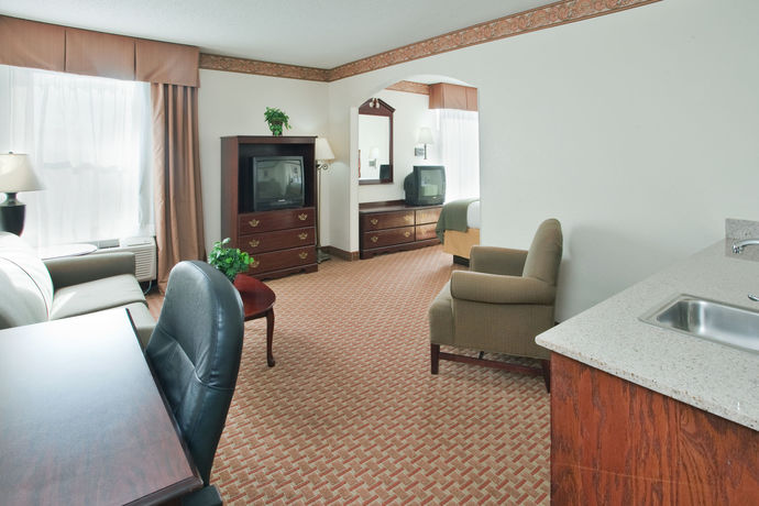 Imagen de los interiores del Hotel Holiday Inn Express Hotel & Suites Wilson - Hayes Place, an IHG Hotel. Foto 10