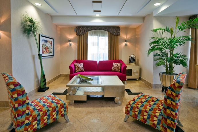 Imagen de los interiores del Hotel Holiday Inn Express Hotel and Suites Birmingham Inverness 280. Foto 11