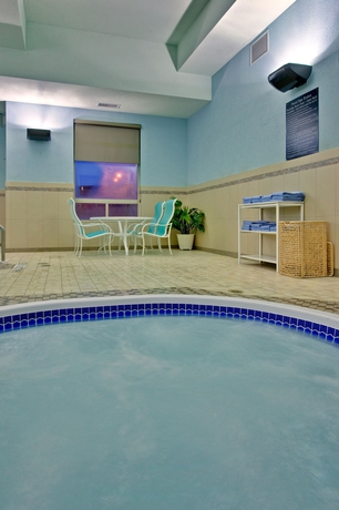 Imagen de la piscina del Hotel Holiday Inn Express Hotel and Suites Edmonton South. Foto 16