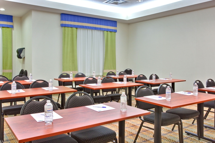 Imagen de los interiores del Hotel Holiday Inn Express Hotel and Suites Edmonton South. Foto 9