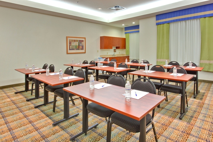 Imagen de los interiores del Hotel Holiday Inn Express Hotel and Suites Edmonton South. Foto 10