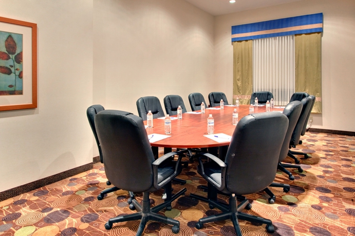 Imagen de los interiores del Hotel Holiday Inn Express Hotel and Suites Edmonton South. Foto 12
