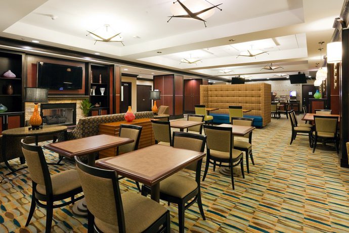 Imagen del bar/restaurante del Hotel Holiday Inn Express Hotel and Suites Mobile/saraland. Foto 4