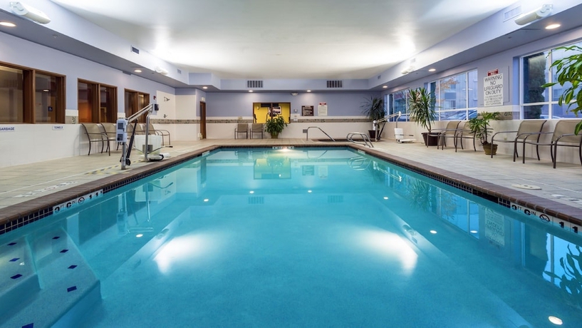 Imagen de la piscina del Hotel Holiday Inn Express Hotel and Suites North Seattle. Foto 17