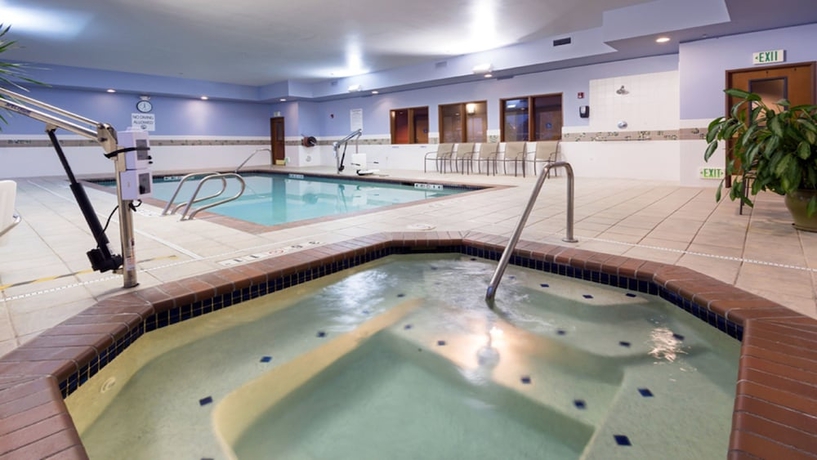 Imagen de la piscina del Hotel Holiday Inn Express Hotel and Suites North Seattle. Foto 18