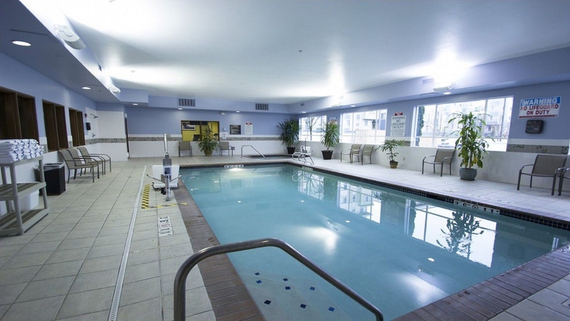 Imagen de la piscina del Hotel Holiday Inn Express Hotel and Suites North Seattle. Foto 19