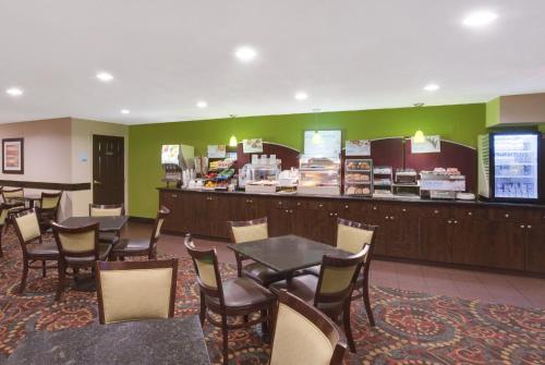 Imagen de la habitación del Hotel Holiday Inn Express Hotel y Suites Sarasota East -. Foto 8