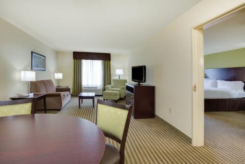 Imagen de la habitación del Hotel Holiday Inn Express Hotel y Suites Sarasota East -. Foto 9