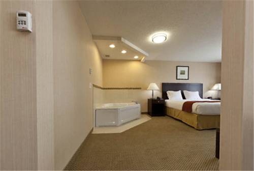 Imagen de la habitación del Hotel Holiday Inn Express Hotels and Suites Dayton North Tipp City, An Ihg Hotel. Foto 5