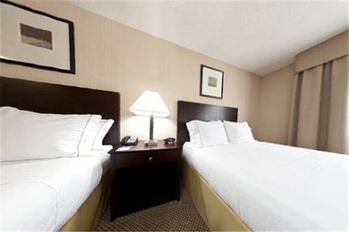 Imagen de la habitación del Hotel Holiday Inn Express Hotels and Suites Dayton North Tipp City, An Ihg Hotel. Foto 7