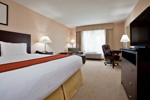 Imagen de la habitación del Hotel Holiday Inn Express Hotels and Suites Dayton North Tipp City, An Ihg Hotel. Foto 12
