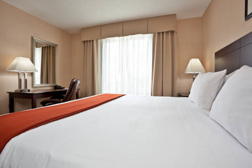 Imagen de la habitación del Hotel Holiday Inn Express Hotels and Suites Dayton North Tipp City, An Ihg Hotel. Foto 14